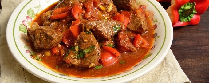 Goulash de carne com molho clássico