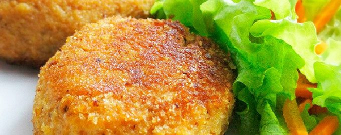 Escalopes de dinde juteuses et molles dans une casserole