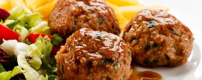 Boulettes de viande au four avec sauce