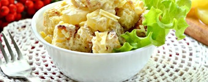 Frango, abacaxi, salada de queijo