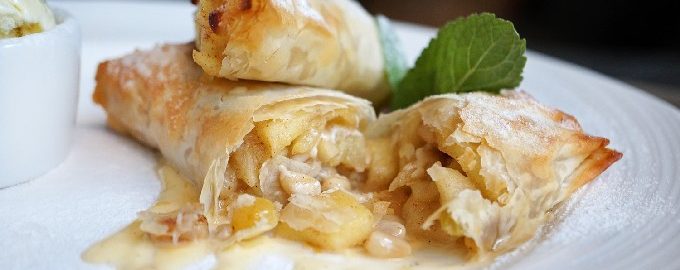 Strudel de mere din foietaj