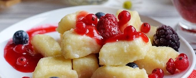 Bolinhos preguiçosos com queijo cottage